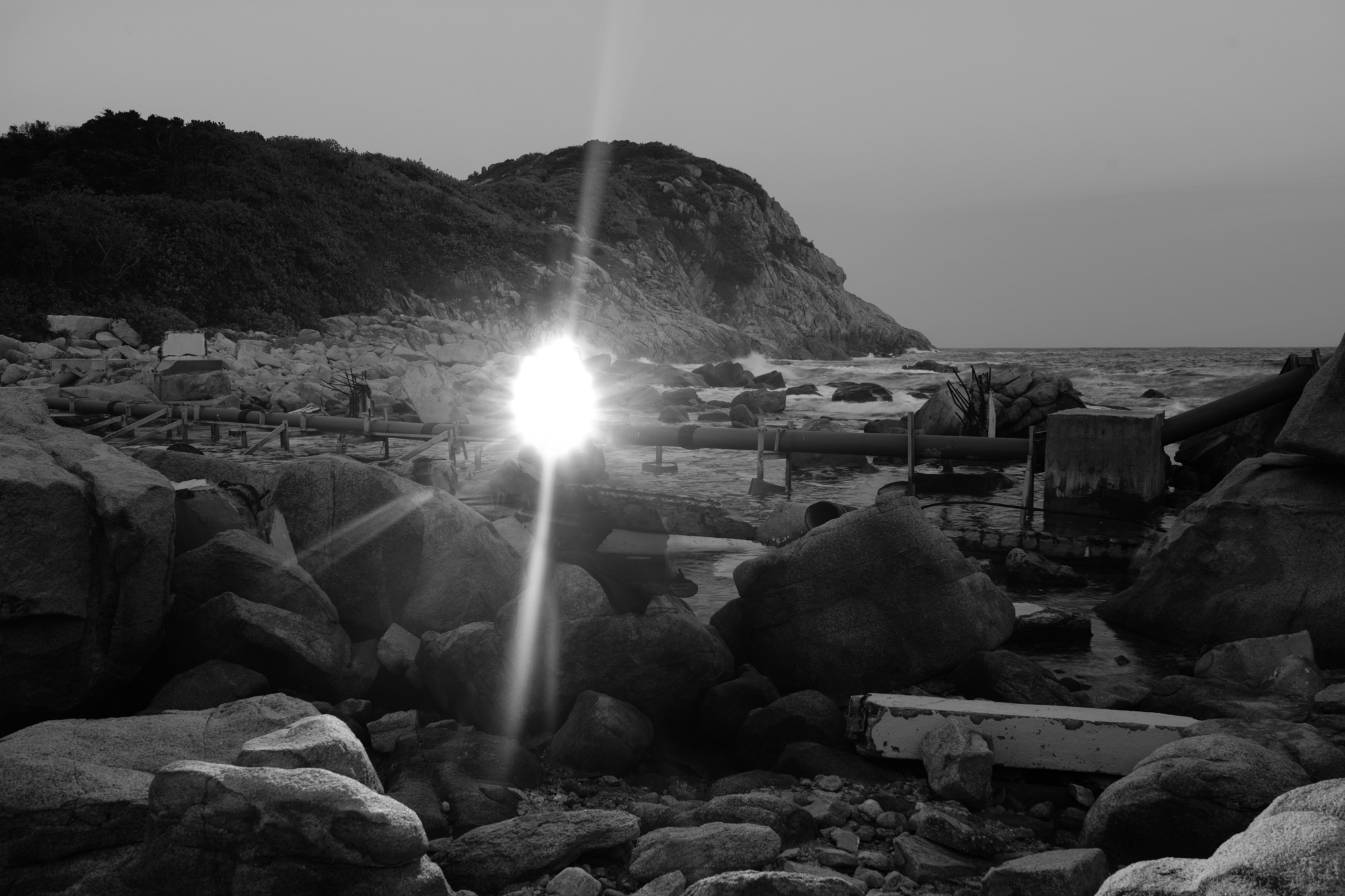Lovers Bridge (2020) – long exposure overlooking Shek O's cliffside bridge.